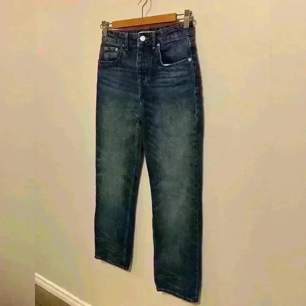 Zara | Straight Leg, Mid Rise, Button Down Jeans | Size 2